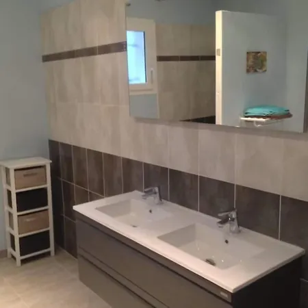 Belle Maison Avec Piscine Et Terrain Entierement Cloture Villa