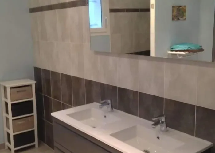 Belle Maison Avec Piscine Et Terrain Entièrement Clôturé Villa